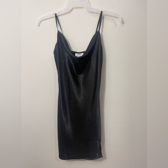 Elegant Black Mini Dress - Picture 1 of 2
